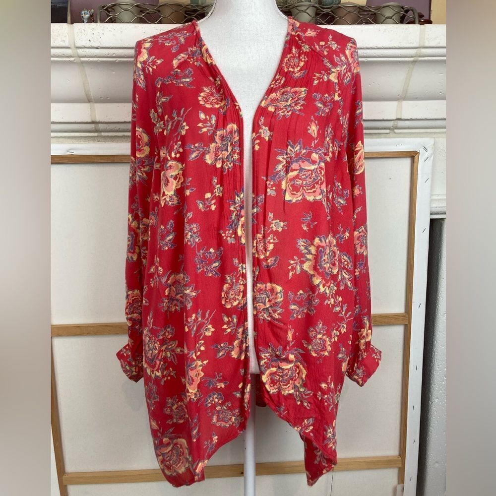 Billabong Boho kimono or wrap w/sleeves in pretty floral rayon runs big